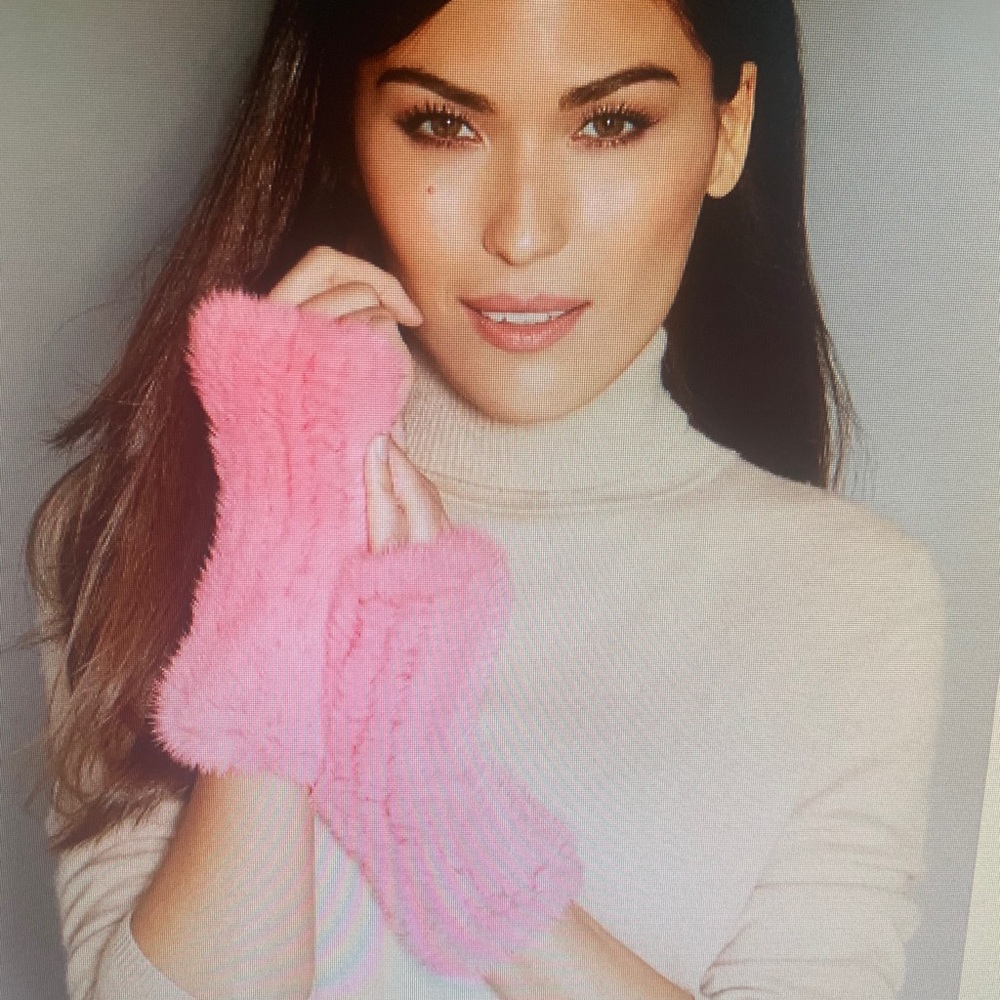 The Fur Vault pink Fingerless mink gloves EUC